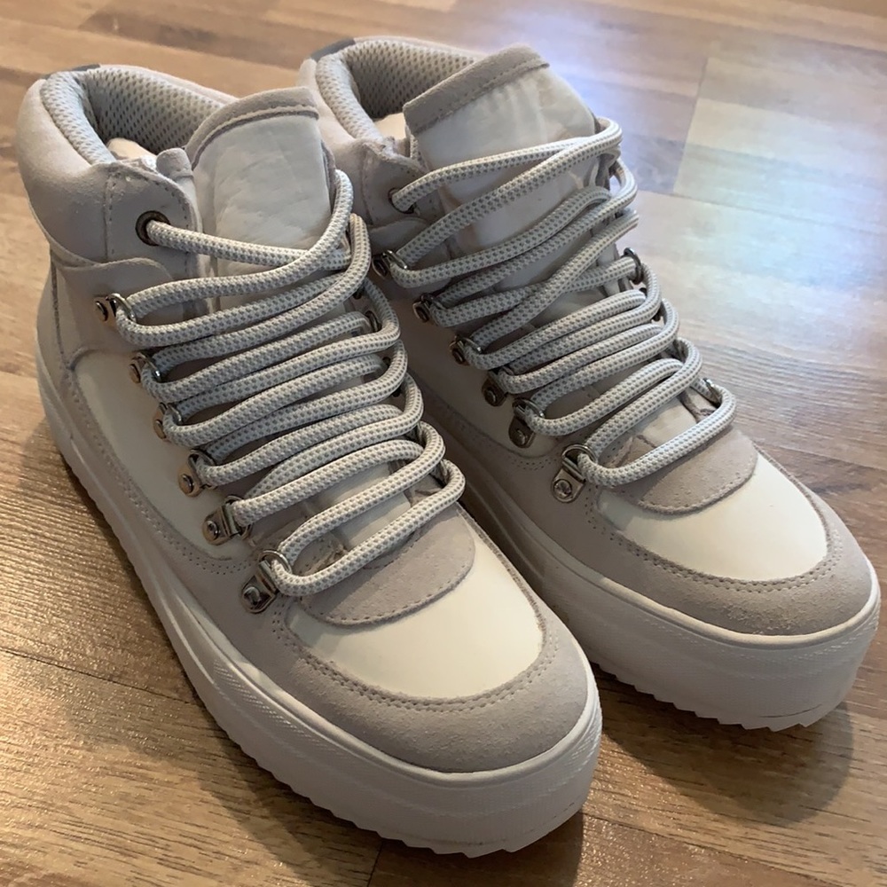 4️⃣4️⃣Aqua Bash White High-top Platform Sneakers